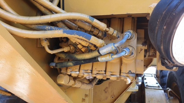 รถเกรด CAT 140G S/N 13780