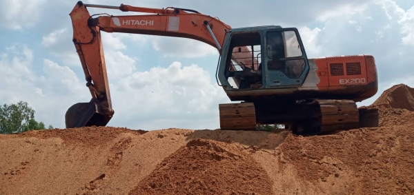 ขายด่วน HITASHI EX200-3 ไฟฟ้าสมบูรณ์ มอเตอร์ คันเร่งใช้งานปกติ เครื่องปั้มดีเยี่ยม โซ่ช่วงล่างสวย พร้อมลุยงาน แอร์มี เอกสารสัญญาซื้อขาย สนใจสอบถาม 093 0764943  K ตั้ม