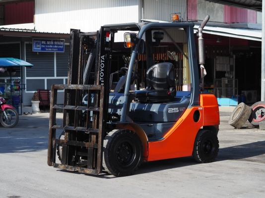 TOYOTA รุ่น 8FD25