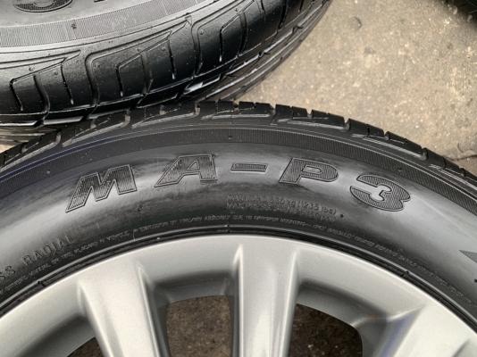 ล้อแม็ก Toyota Vios รุ่น 12 ก้าน ขอบ 15 สีรมดำ พร้อมยาง 185-60-15 Maxxis ปี 17 สภาพสวย
