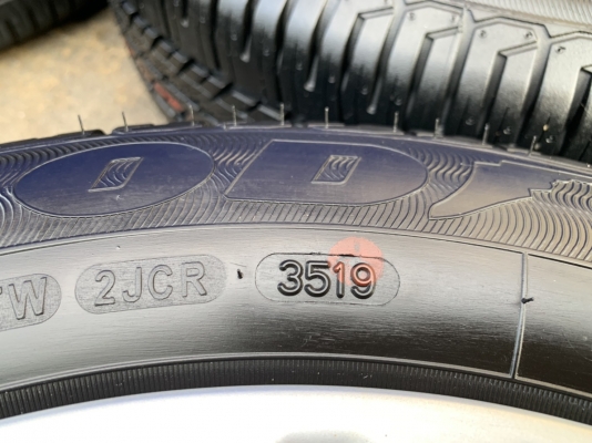 ล้อแม็กป้ายแดง Honda New Jazz ตัวรองท็อป ขอบ 15 พร้อมยางป้ายแดง 175-65-15 GoodYear สวยกริ๊บ