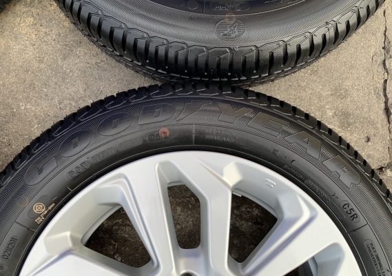 ล้อแม็กป้ายแดง Honda New Jazz ตัวรองท็อป ขอบ 15 พร้อมยางป้ายแดง 175-65-15 GoodYear สวยกริ๊บ