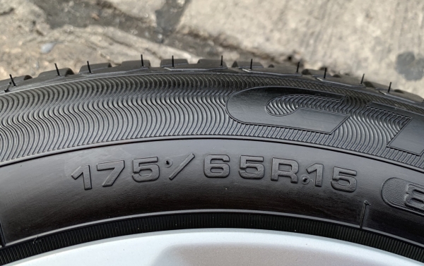 ล้อแม็กป้ายแดง Honda New Jazz ตัวรองท็อป ขอบ 15 พร้อมยางป้ายแดง 175-65-15 GoodYear สวยกริ๊บ