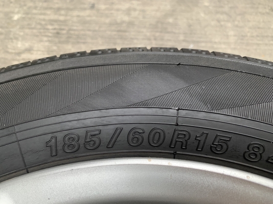 ล้อแม็ก Toyota Vios Yaris ลาย 5 ก้าน ขอบ 15 แถมยาง 185-60-15 Yokohama ปี 16