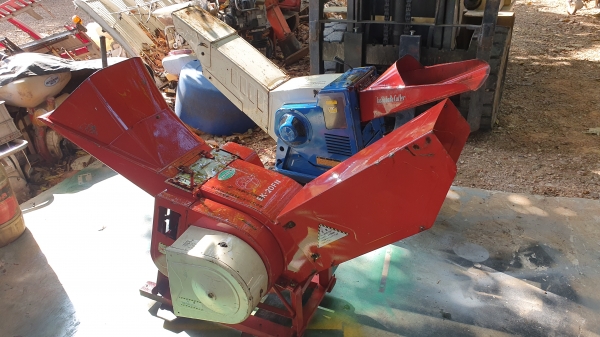 เครื่องสับกิ่งไม้ 14800 บาท ตัวป่าว