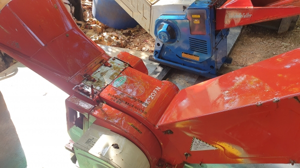 เครื่องสับกิ่งไม้ 14800 บาท ตัวป่าว