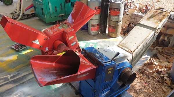 เครื่องสับกิ่งไม้ 14800 บาท ตัวป่าว