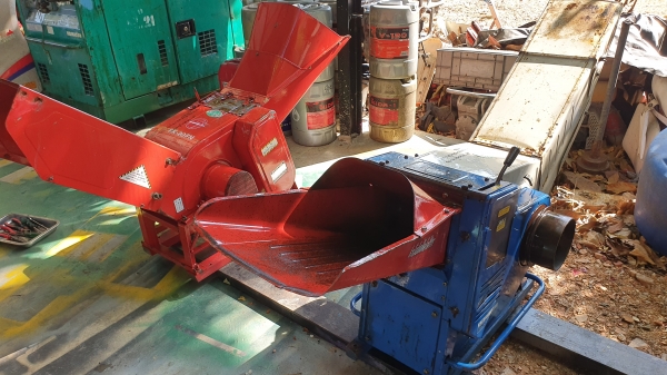 เครื่องสับกิ่งไม้ 14800 บาท ตัวป่าว