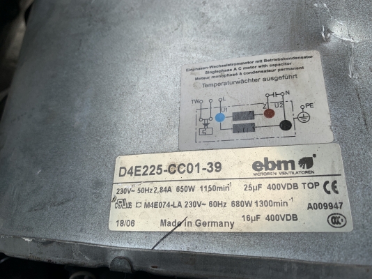 ขายพัดลมโบวเวอร์ดูด-เป่าอากาศ EBM 650W 220V ไฟบ้าน made in Germany สภาพสวย หมุนนิ่ม ให้ลมแรง พร้อมใช้งาน มี 4ตัวครับ ราคาตัวละ 2,800 บาท ขายพัดลมโบวเวอร์ดูด-เป่าอากาศ EBM 650W 220V ไฟบ้าน made in Germany สภาพสวย หมุนนิ่ม ให้ลมแรง พร้อมใช้งาน มี 4ตัวครับ ราคาตัวละ 2,800 บาท