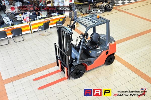 ขายรถโฟล์คลิฟท์มือสอง TOYOTA รุ่น 8FD25-44895 นำเข้าจากประเทศญี่ปุ่น 100\% ไม่เคยใช้งานในไทย