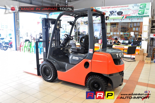 ขายรถโฟล์คลิฟท์มือสอง TOYOTA รุ่น 8FD25-44895 นำเข้าจากประเทศญี่ปุ่น 100\% ไม่เคยใช้งานในไทย