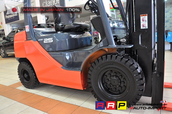 ขายรถโฟล์คลิฟท์มือสอง TOYOTA รุ่น 8FD25-64049 นำเข้าจากประเทศญี่ปุ่น 100\% ไม่เคยใช้งานในไทย