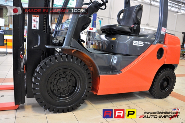 ขายรถโฟล์คลิฟท์มือสอง TOYOTA รุ่น 8FD25-64049 นำเข้าจากประเทศญี่ปุ่น 100\% ไม่เคยใช้งานในไทย