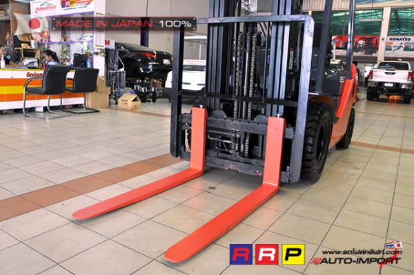 ขายรถโฟล์คลิฟท์มือสอง TOYOTA รุ่น 8FD25-64049 นำเข้าจากประเทศญี่ปุ่น 100\% ไม่เคยใช้งานในไทย