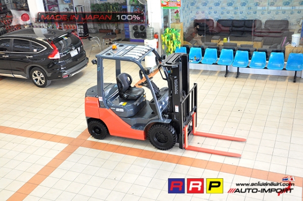 ขายรถโฟล์คลิฟท์มือสอง TOYOTA รุ่น 8FD25-64049 นำเข้าจากประเทศญี่ปุ่น 100\% ไม่เคยใช้งานในไทย