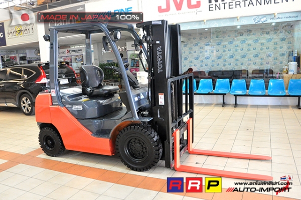 ขายรถโฟล์คลิฟท์มือสอง TOYOTA รุ่น 8FD25-64049 นำเข้าจากประเทศญี่ปุ่น 100\% ไม่เคยใช้งานในไทย