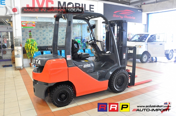 ขายรถโฟล์คลิฟท์มือสอง TOYOTA รุ่น 8FD25-64049 นำเข้าจากประเทศญี่ปุ่น 100\% ไม่เคยใช้งานในไทย