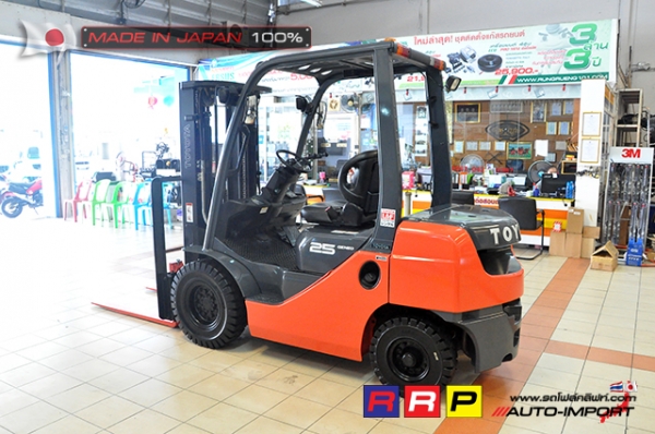 ขายรถโฟล์คลิฟท์มือสอง TOYOTA รุ่น 8FD25-64049 นำเข้าจากประเทศญี่ปุ่น 100\% ไม่เคยใช้งานในไทย