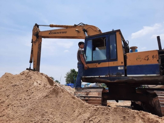 ขาย 365,000 บาท KOMATSU PC200-3 สภาพพร้อมใช้ เอกสารเล่มทะเบียน สนใจดูรถ ที่ จังหวัด มหาสารคาม