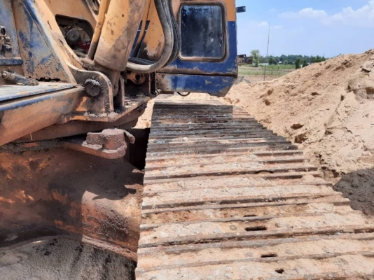 ขาย 365,000 บาท KOMATSU PC200-3 สภาพพร้อมใช้ เอกสารเล่มทะเบียน สนใจดูรถ ที่ จังหวัด มหาสารคาม