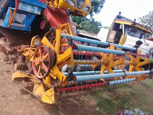 ขาย 455,000 รถเกี่ยวข้าวอุ้ม  ศักดิพัฒนา KM 47 เคริ่อง 6HH1-210 แรง ตัวเดิน 12 HT (ปลายเพลาสวย) ปั้มเบอร์ 23 อุ้ม 2.5 ตัน ปรับระดับได้ สวยพร้อมลงงาน สนใจดูรถ ที่ จังหวัด บุรีรัมย์ ขาย 455,000 รถเกี่ยวข้าวอุ้ม  ศักดิพัฒนา KM 47 เคริ่อง 6HH1-210 แรง ตัวเดิน 12 HT (ปลายเพลาสวย) ปั้มเบอร์ 23 อุ้ม 2.5 ตัน ปรับระดับได้ สวยพร้อมลงงาน สนใจดูรถ ที่ จังหวัด บุรีรัมย์