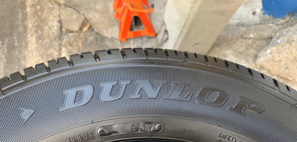ยางใหม่ป้ายแดง 215-65-16 Dunlop ปลายปี 19 สวยกริ๊บๆ