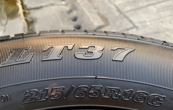 ยางใหม่ป้ายแดง 215-65-16 Dunlop ปลายปี 19 สวยกริ๊บๆ