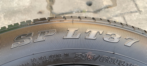 ยางใหม่ป้ายแดง 215-65-16 Dunlop ปลายปี 19 สวยกริ๊บๆ
