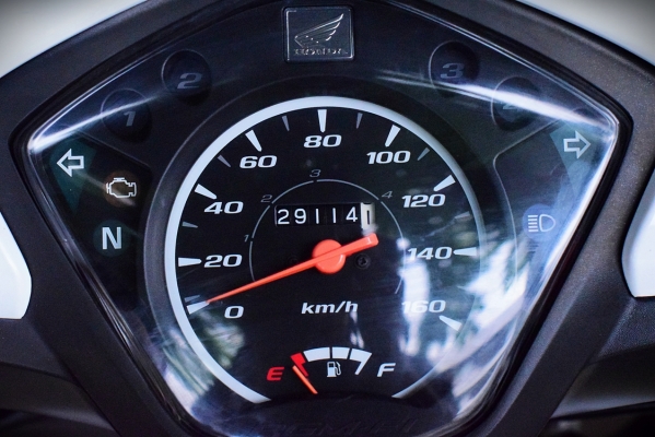 wave110 i 2015 สีขาวดำ สต๊าทมือ เครื่องดี มีเล่มเอกสารครบ 27900 wave110 i 2015 สีขาวดำ สต๊าทมือ เครื่องดี มีเล่มเอกสารครบ 27900