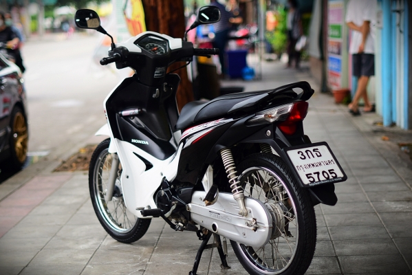 wave110 i 2015 สีขาวดำ สต๊าทมือ เครื่องดี มีเล่มเอกสารครบ 27900 wave110 i 2015 สีขาวดำ สต๊าทมือ เครื่องดี มีเล่มเอกสารครบ 27900