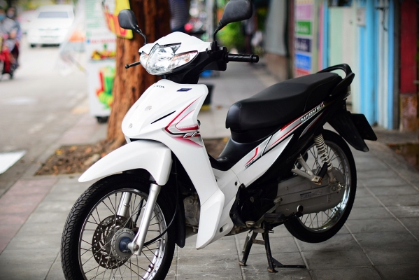 wave110 i 2015 สีขาวดำ สต๊าทมือ เครื่องดี มีเล่มเอกสารครบ 27900 wave110 i 2015 สีขาวดำ สต๊าทมือ เครื่องดี มีเล่มเอกสารครบ 27900