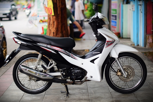 wave110 i 2015 สีขาวดำ สต๊าทมือ เครื่องดี มีเล่มเอกสารครบ 27900 wave110 i 2015 สีขาวดำ สต๊าทมือ เครื่องดี มีเล่มเอกสารครบ 27900