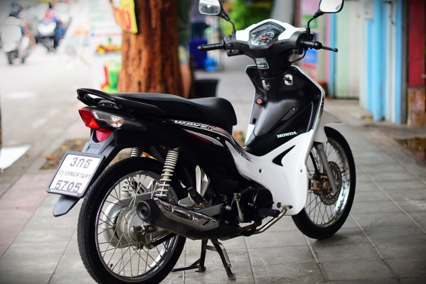 wave110 i 2015 สีขาวดำ สต๊าทมือ เครื่องดี มีเล่มเอกสารครบ 27900 wave110 i 2015 สีขาวดำ สต๊าทมือ เครื่องดี มีเล่มเอกสารครบ 27900