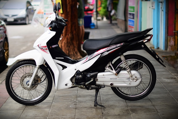 wave110 i 2015 สีขาวดำ สต๊าทมือ เครื่องดี มีเล่มเอกสารครบ 27900 wave110 i 2015 สีขาวดำ สต๊าทมือ เครื่องดี มีเล่มเอกสารครบ 27900