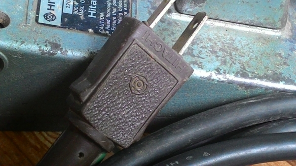 กบไฟฟ้า HITACHI P30 รุ่นเก่า กบไฟฟ้า HITACHI P30 รุ่นเก่า