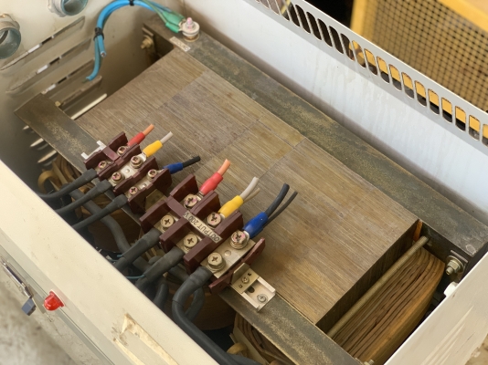 ขายหม้อแปลงไฟฟ้าคุมเครื่องจักร 30Kva ไฟเข้า 380V ออก 200V สภาพสวยใหม่มาก ตัวใหญ่ พร้อมใช้งาน ขายหม้อแปลงไฟฟ้าคุมเครื่องจักร 30Kva ไฟเข้า 380V ออก 200V สภาพสวยใหม่มาก ตัวใหญ่ พร้อมใช้งาน