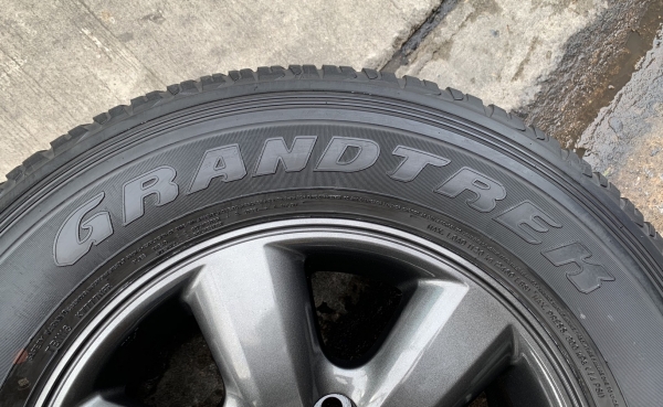 ล้อแม็ก Toyota Fortuner (ก้านใหญ่) ขอบ 17 สีเทากัน พร้อมยาง 265-65-17 Dunlop ปี 17