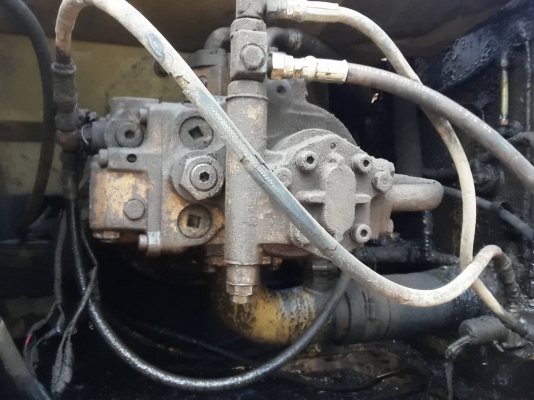 ขายด่วน KOMATSU PC200-6 สภาพสวยพร้อมใช้งาน ไฟฟ้าอยู่ เอกสารเล่มทะเบียน สนใจสอบถาม 093 0764943 K ตั้ม
