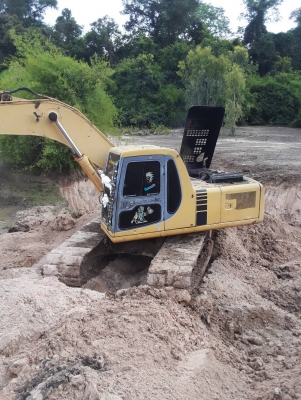 ขายด่วน KOMATSU PC200-6 สภาพสวยพร้อมใช้งาน ไฟฟ้าอยู่ เอกสารเล่มทะเบียน สนใจสอบถาม 093 0764943 K ตั้ม