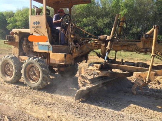 KOMATSU GD313 เครื่องดี เกียร์ดี รถใช้งานปกติไม่มีเอกสารราคาต่อรองได้ KOMATSU GD313 เครื่องดี เกียร์ดี รถใช้งานปกติไม่มีเอกสารราคาต่อรองได้
