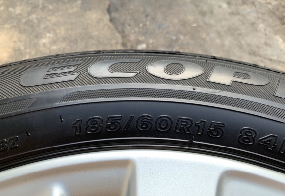 ล้อแม็ก Toyota Yaris Ativ ขอบ 15 พร้อมยาง 185-60-15 Bridgestone ปลายปี 17 สวยๆ
