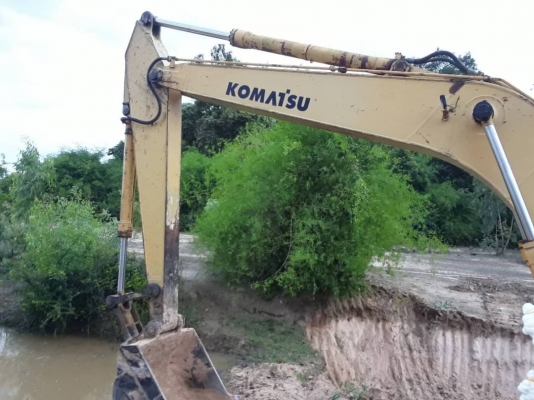 ขาย 650,000 รถแบคโฮ KOMATSU PC200-6  เครื่อง komatsu 6D95LTurbo