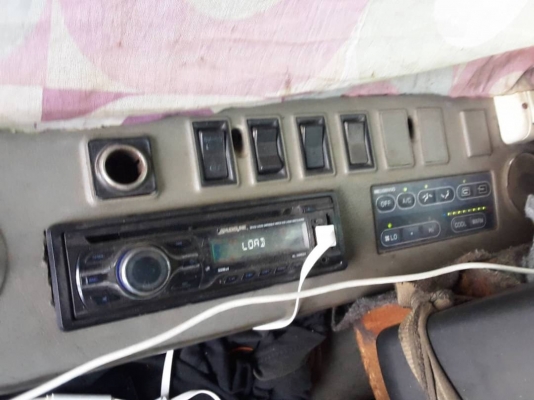 ขาย 650,000 รถแบคโฮ KOMATSU PC200-6  เครื่อง komatsu 6D95LTurbo