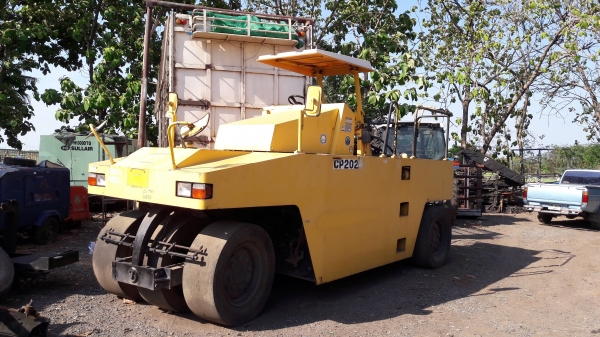 ขายรถบด DYNAPAC รุ่น CP202W หน้า3 หลัง 4 ปี 1999 นำเข้า สภาพดีมาก เดิมๆพร้อมใช้ ไมล์น้อย 2800 กม.โทร