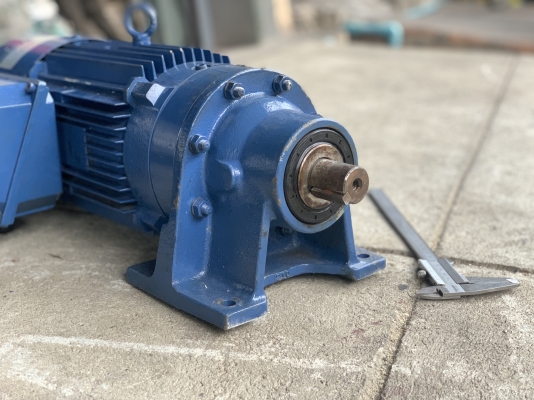 ขายมอเตอร์เกียร์ Cycrodrive Sumitomo 2HP. 380V อัตราทด 1:8 เพลาออกประมาณ 180รอบต่อนาที รุ่นมีระบบเบรคในตัว(ตอนนี้ไม่ได้ใช้งาน) สภาพสวย หมุนนิ่ม พร้อมใช้งาน ราคา 7,000 บาท ขายมอเตอร์เกียร์ Cycrodrive Sumitomo 2HP. 380V อัตราทด 1:8 เพลาออกประมาณ 180รอบต่อนาที รุ่นมีระบบเบรคในตัว(ตอนนี้ไม่ได้ใช้งาน) สภาพสวย หมุนนิ่ม พร้อมใช้งาน ราคา 7,000 บาท