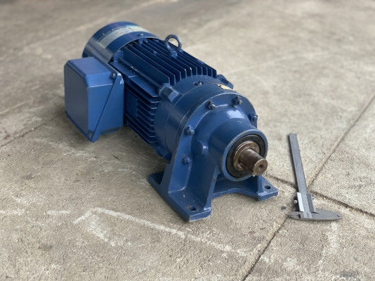 ขายมอเตอร์เกียร์ Cycrodrive Sumitomo 2HP. 380V อัตราทด 1:8 เพลาออกประมาณ 180รอบต่อนาที รุ่นมีระบบเบรคในตัว(ตอนนี้ไม่ได้ใช้งาน) สภาพสวย หมุนนิ่ม พร้อมใช้งาน ราคา 7,000 บาท ขายมอเตอร์เกียร์ Cycrodrive Sumitomo 2HP. 380V อัตราทด 1:8 เพลาออกประมาณ 180รอบต่อนาที รุ่นมีระบบเบรคในตัว(ตอนนี้ไม่ได้ใช้งาน) สภาพสวย หมุนนิ่ม พร้อมใช้งาน ราคา 7,000 บาท