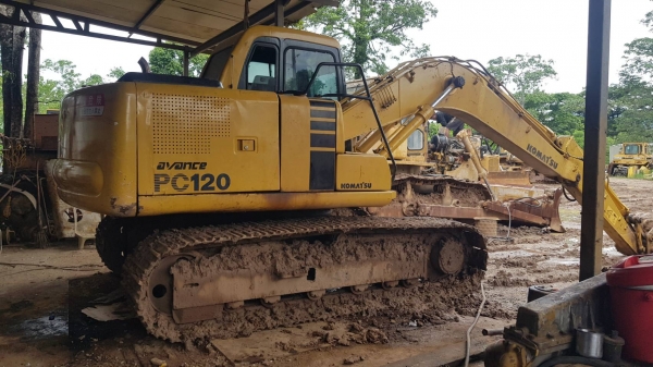 ขายแบคโฮkomutsu pc120-6