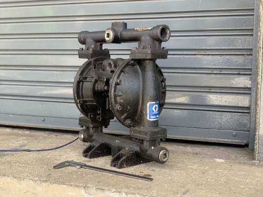 ขายปั๊มไดอะแฟรม Graco ขนาด 1นิ้ว made in USA. สภาพสวย ตัวใหญ่ ดูดแรง พร้อมใช้งาน