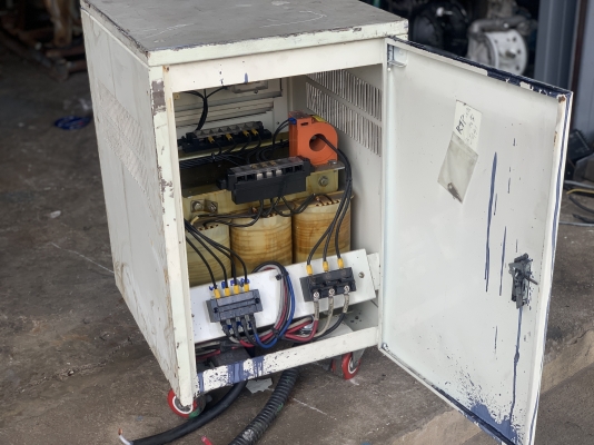 ขายหม้อแปลงไฟฟ้าคุมเครื่องจักร 10Kva ไฟเข้า 380V ออก 220V สภาพสวยใหม่มาก ตัวใหญ่ พร้อมใช้งาน ราคา 8,000 บาท ขายหม้อแปลงไฟฟ้าคุมเครื่องจักร 10Kva ไฟเข้า 380V ออก 220V สภาพสวยใหม่มาก ตัวใหญ่ พร้อมใช้งาน ราคา 8,000 บาท