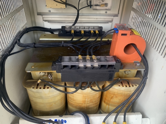 ขายหม้อแปลงไฟฟ้าคุมเครื่องจักร 10Kva ไฟเข้า 380V ออก 220V สภาพสวยใหม่มาก ตัวใหญ่ พร้อมใช้งาน ราคา 8,000 บาท ขายหม้อแปลงไฟฟ้าคุมเครื่องจักร 10Kva ไฟเข้า 380V ออก 220V สภาพสวยใหม่มาก ตัวใหญ่ พร้อมใช้งาน ราคา 8,000 บาท